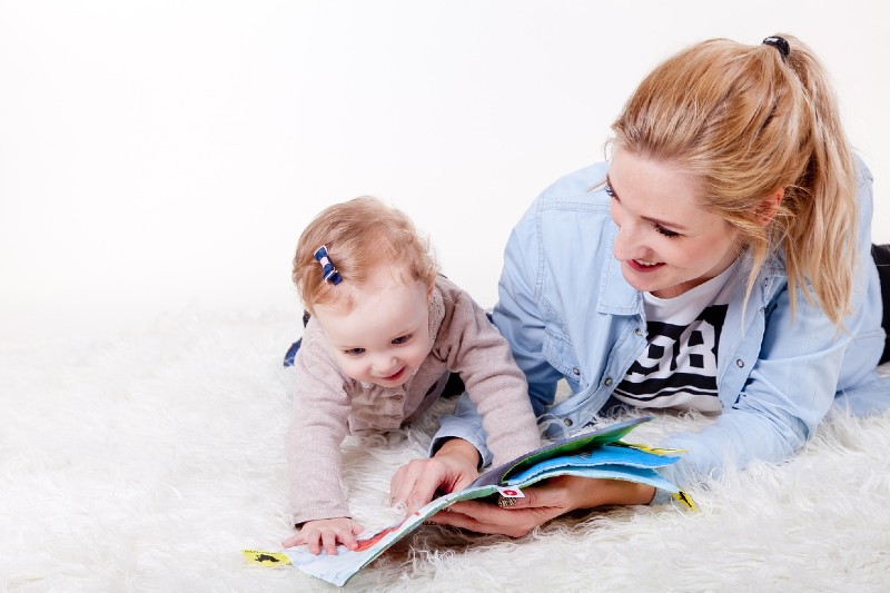 Wie kann man das Baby zum Sprechen ermutigen? Schauen Sie sich diese Tipps an