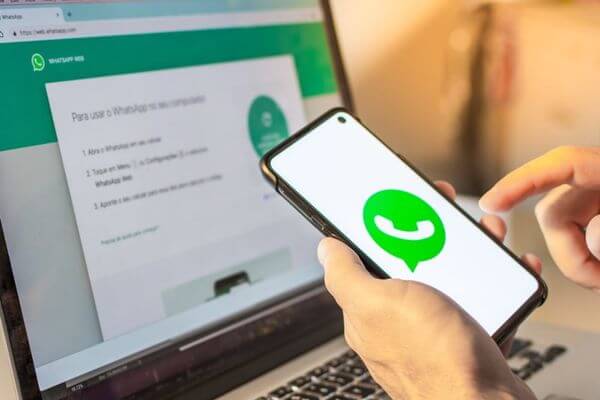 Aplicație pentru a vizualiza alte conversații WhatsApp